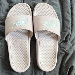 Nike Women's Sandals - Light Pink